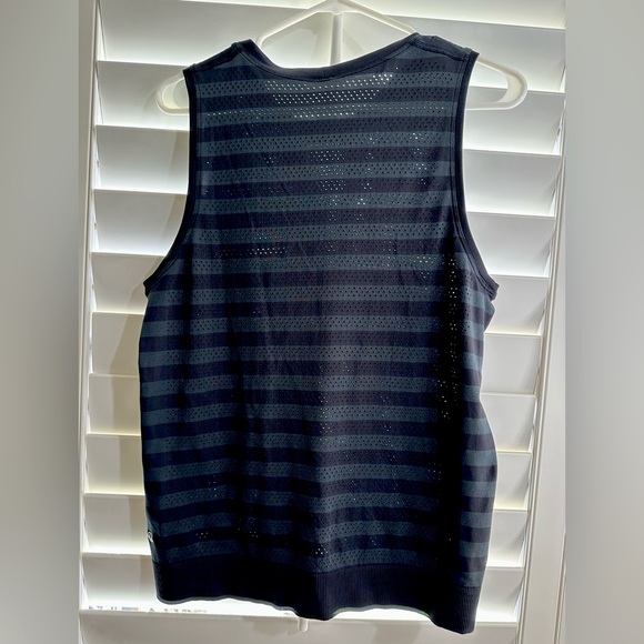 Lululemon Muscle Top - Picture 2 of 3
